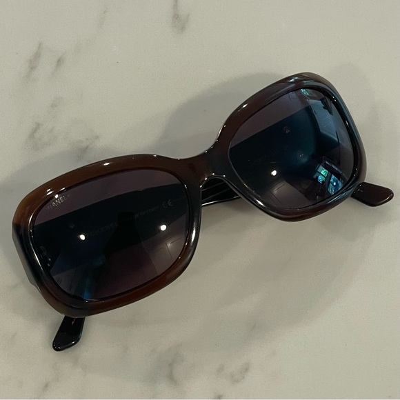 Authentic Chanel 5102 CC Logo Sunglasses in Coco Brown Vintage. - Picture 2 of 8